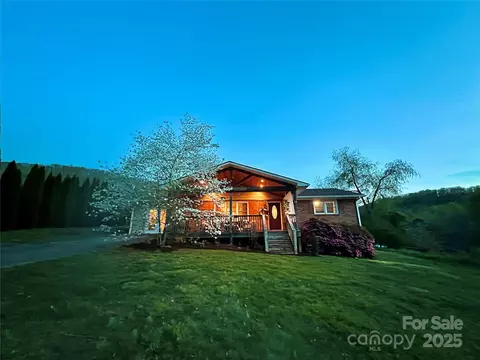 11 Chaz Ln, Candler, NC 28715