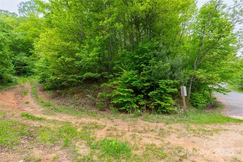 129 Mount Soma Blvd, Clyde, NC 28721