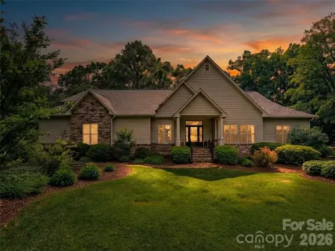 138 Bridlewood Trl, Mills River, NC 28759