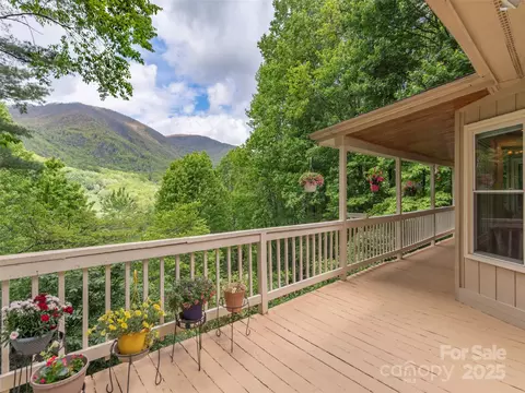 227 Soco Acres Rd, Maggie Valley, NC 28751