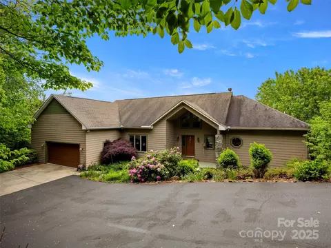 29 Egret Ct, Waynesville, NC 28786
