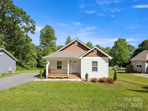 87 Markley Dr, Flat Rock, NC 28731