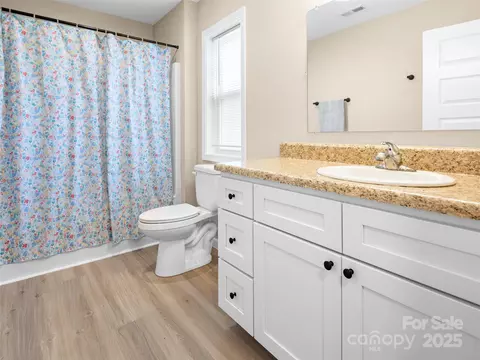 Bath - 87 Markley Dr, Flat Rock, NC 28731 photo 1 of 2