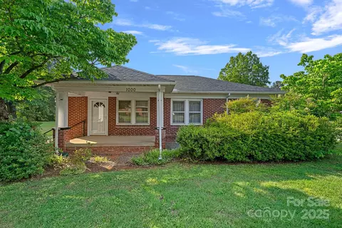 1000 Peachtree Rd, Charlotte, NC 28216