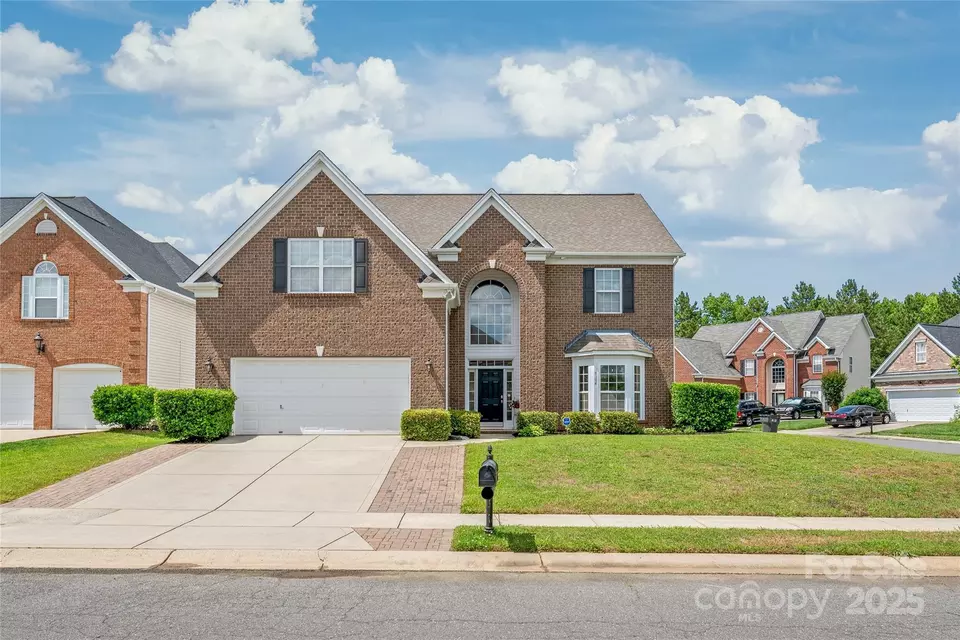 Exterior - 14104 Kendrick Cross Rd, Charlotte, NC 28273 photo 2 of 7