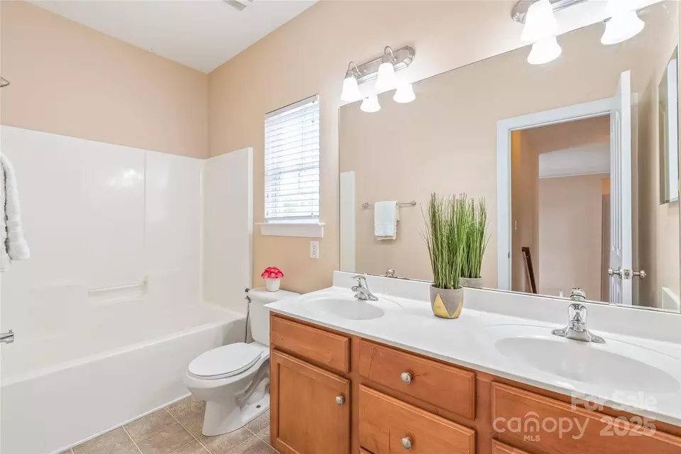 Bath - 14104 Kendrick Cross Rd, Charlotte, NC 28273 photo 1 of 2