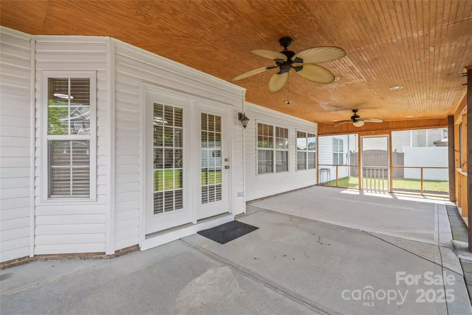 Exterior - 14104 Kendrick Cross Rd, Charlotte, NC 28273 photo 4 of 7