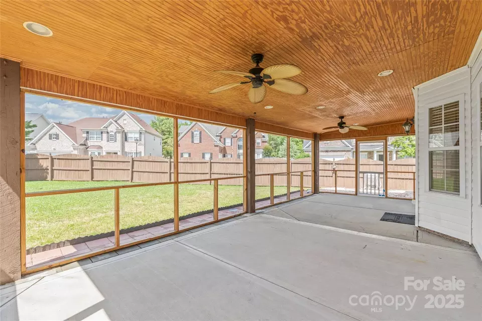 Exterior - 14104 Kendrick Cross Rd, Charlotte, NC 28273 photo 3 of 7