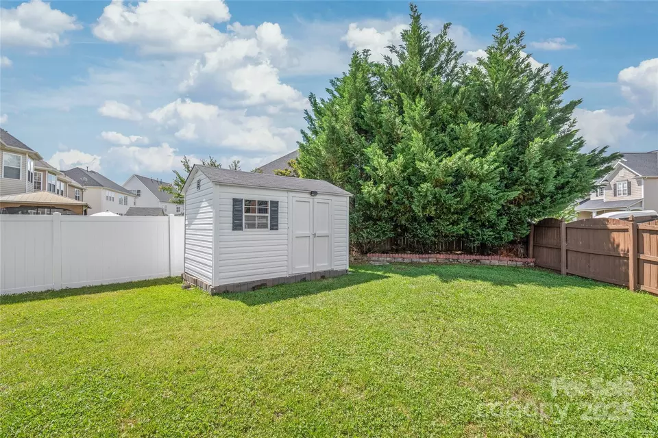 Exterior - 14104 Kendrick Cross Rd, Charlotte, NC 28273 photo 6 of 7