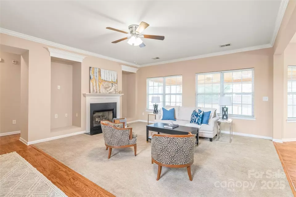 Living - 14104 Kendrick Cross Rd, Charlotte, NC 28273 photo 2 of 3