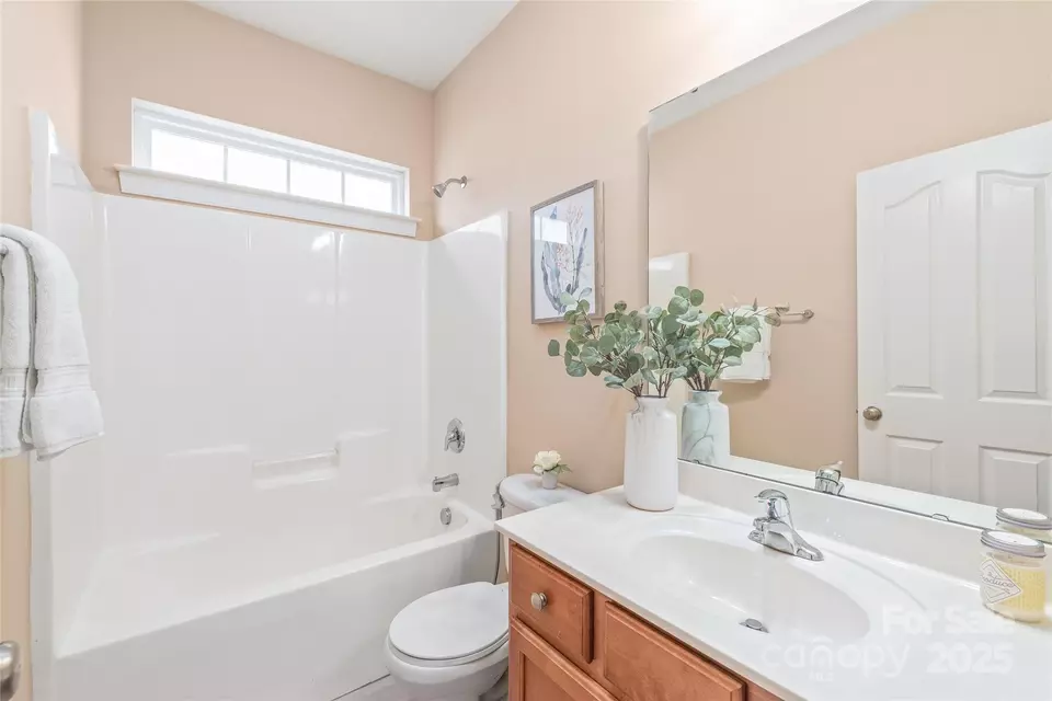 Bath - 14104 Kendrick Cross Rd, Charlotte, NC 28273 photo 2 of 2