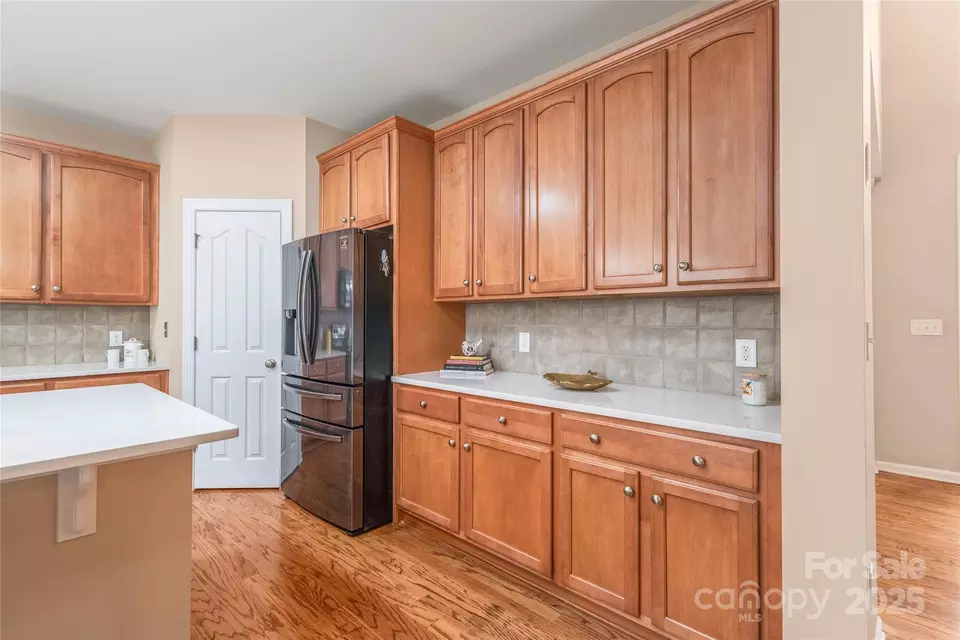 Kitchen - 14104 Kendrick Cross Rd, Charlotte, NC 28273 photo 4 of 5