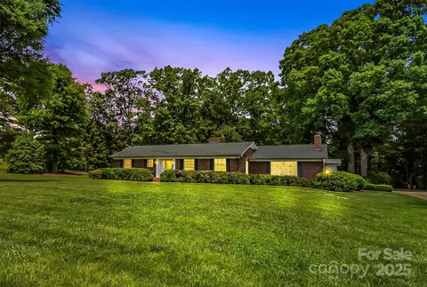 90 Pinewood Rd, Granite Falls, NC 28630