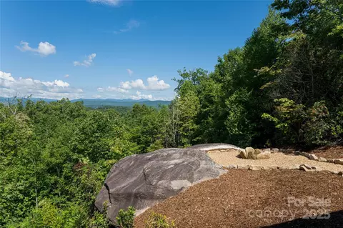 129 Parkway View Dr, Hendersonville, NC 28739