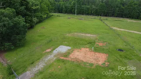 142 Clay St, Morganton, NC 28655