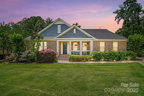 161 Leaning Tower Dr, Mooresville, NC 28117