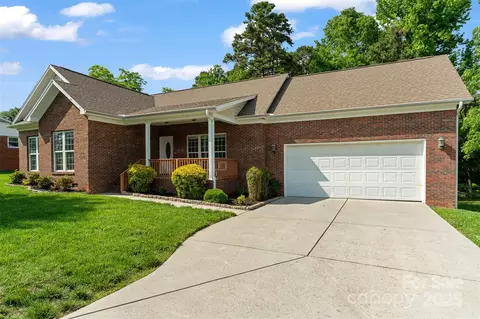 2016 Townview Dr, Kannapolis, NC 28081 photo 2