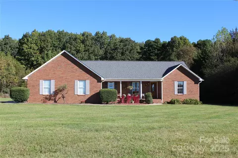 4470 W Bandys Cross Rd, Claremont, NC 28610
