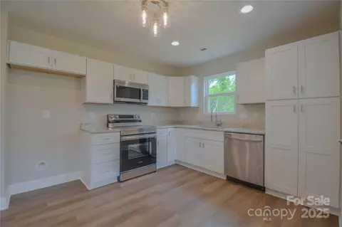407 Chambers St, Statesville, NC 28677