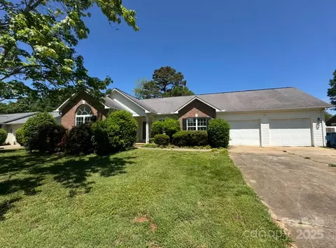 3240 St Vincent Dr, Claremont, NC 28610