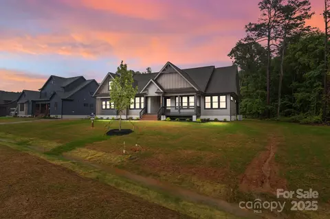 153 Mills Garden Rd, Statesville, NC 28625