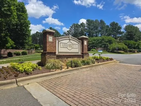 8602 Kilbourne Ct, Harrisburg, NC 28075
