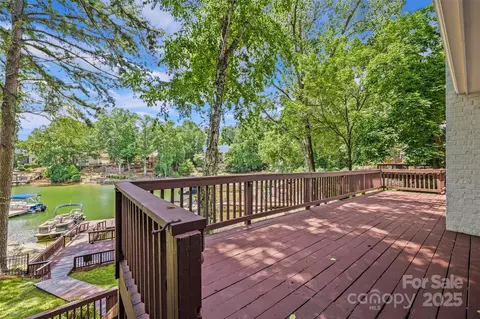 1091 Palmyra Dr, Tega Cay, SC 29708 photo 32