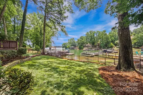 1091 Palmyra Dr, Tega Cay, SC 29708 photo 2
