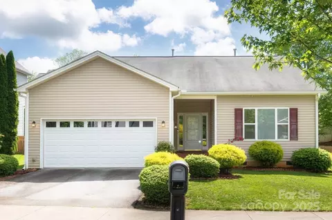 22 Scottish Cir, Asheville, NC 28803