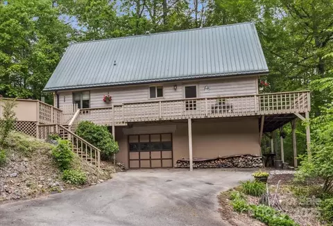 256 W Ridge Dr, Burnsville, NC 28714