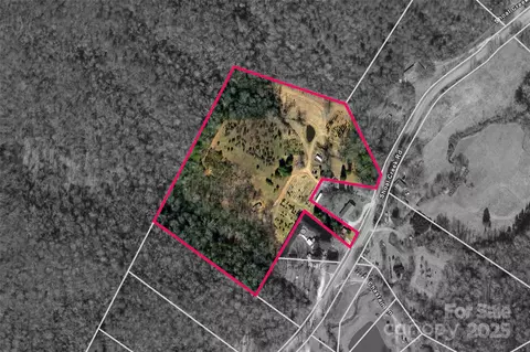 1557 Shoal Creek Rd, Balsam Grove, NC 28708