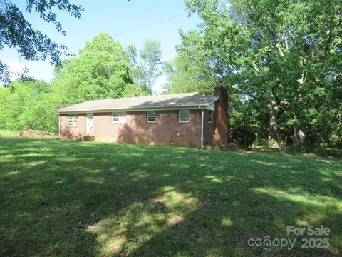 104 Pansy Ln, Grover, NC 28073