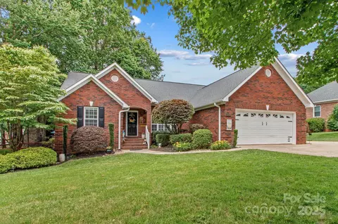 149 Harbor Landing Dr, Mooresville, NC 28117