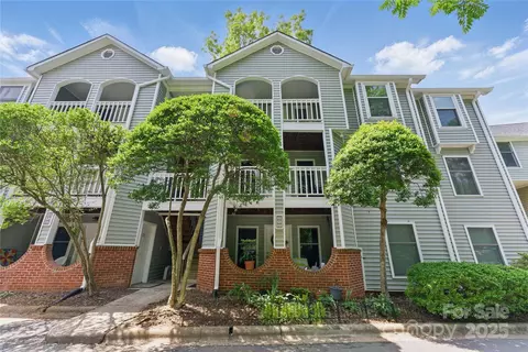 430 Queens 332 Rd #332, Charlotte, NC 28207