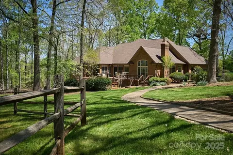 201 Hughes Crk, Columbus, NC 28722