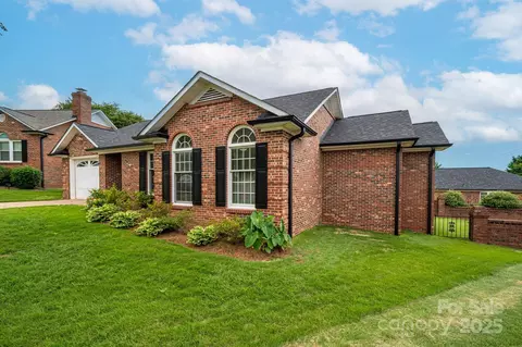 1909 Wexford Ct, Gastonia, NC 28054