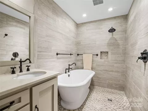 Bath - 42 First St, Tryon, NC 28782 photo 2 of 3