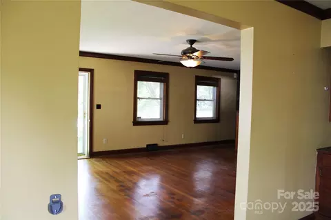 Living - 426432 Maple St, Brevard, NC 28712 photo 5 of 9