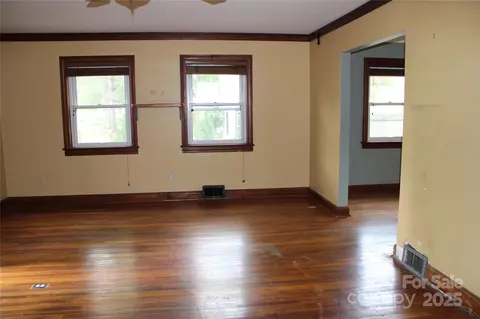 Living - 426432 Maple St, Brevard, NC 28712 photo 9 of 9