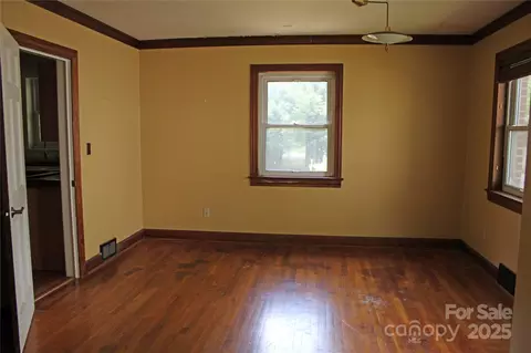 Living - 426432 Maple St, Brevard, NC 28712 photo 3 of 9