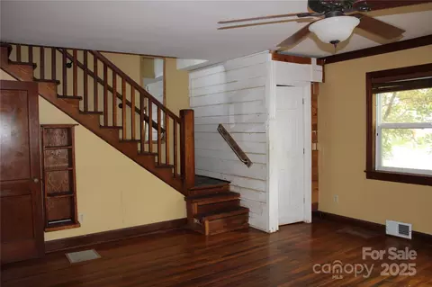 Living - 426432 Maple St, Brevard, NC 28712 photo 7 of 9