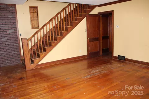 Living - 426432 Maple St, Brevard, NC 28712 photo 1 of 9