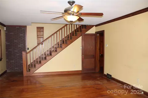 Living - 426432 Maple St, Brevard, NC 28712 photo 2 of 9