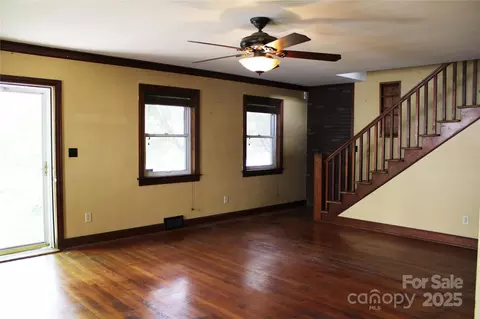 Living - 426432 Maple St, Brevard, NC 28712 photo 6 of 9