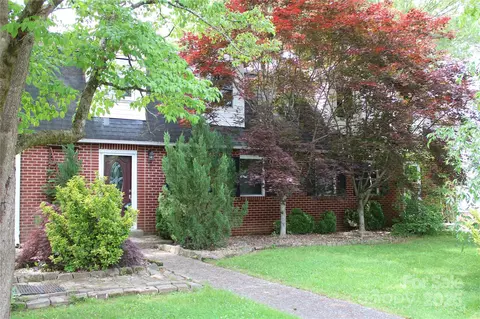 426432 Maple St, Brevard, NC 28712