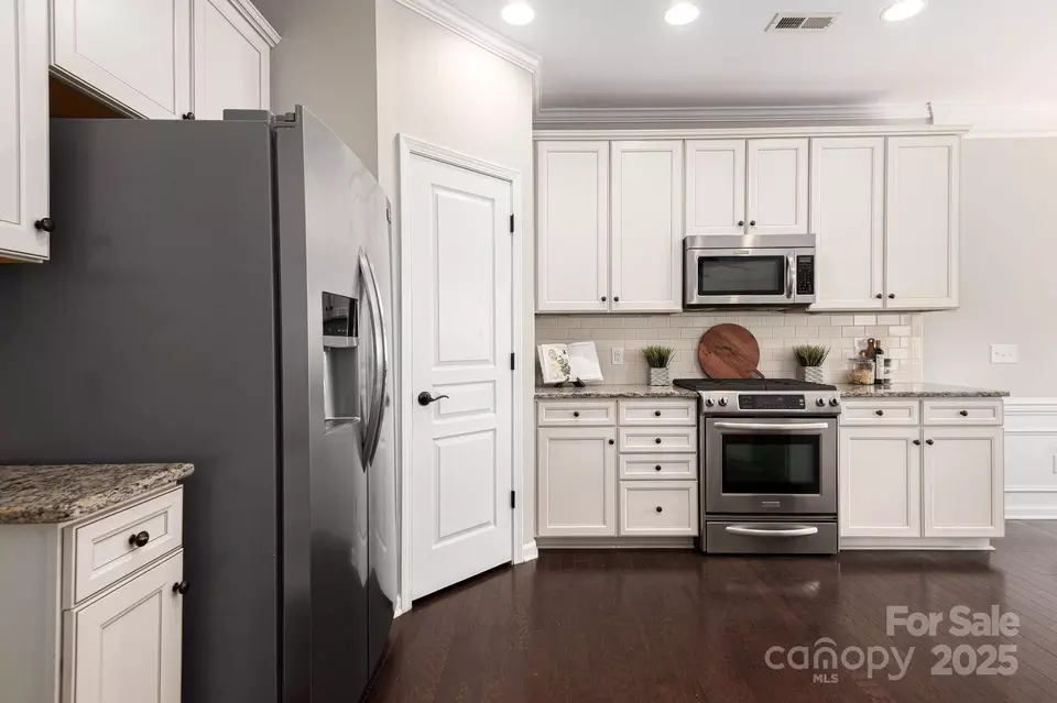 Kitchen - 5951 Carrollton Ln, Charlotte, NC 28210 photo 2 of 3