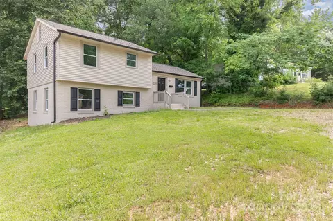 3121 Revolution Park Dr, Charlotte, NC 28217