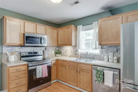 Kitchen - 2023 E Park Dr, Lancaster, SC 29720 photo 4 of 4