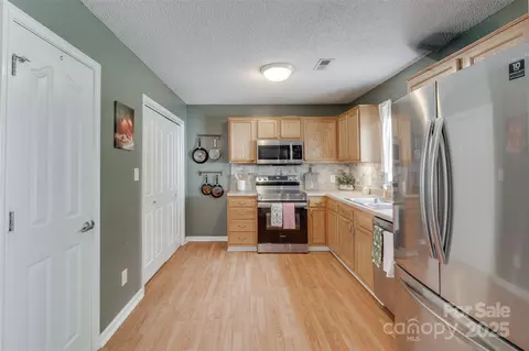 Kitchen - 2023 E Park Dr, Lancaster, SC 29720 photo 2 of 4