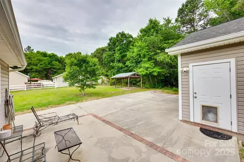 Exterior - 2023 E Park Dr, Lancaster, SC 29720 photo 3 of 4